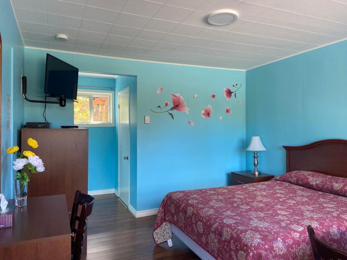 Motel Des Erables Coteau-du-Lac ภายนอก รูปภาพ