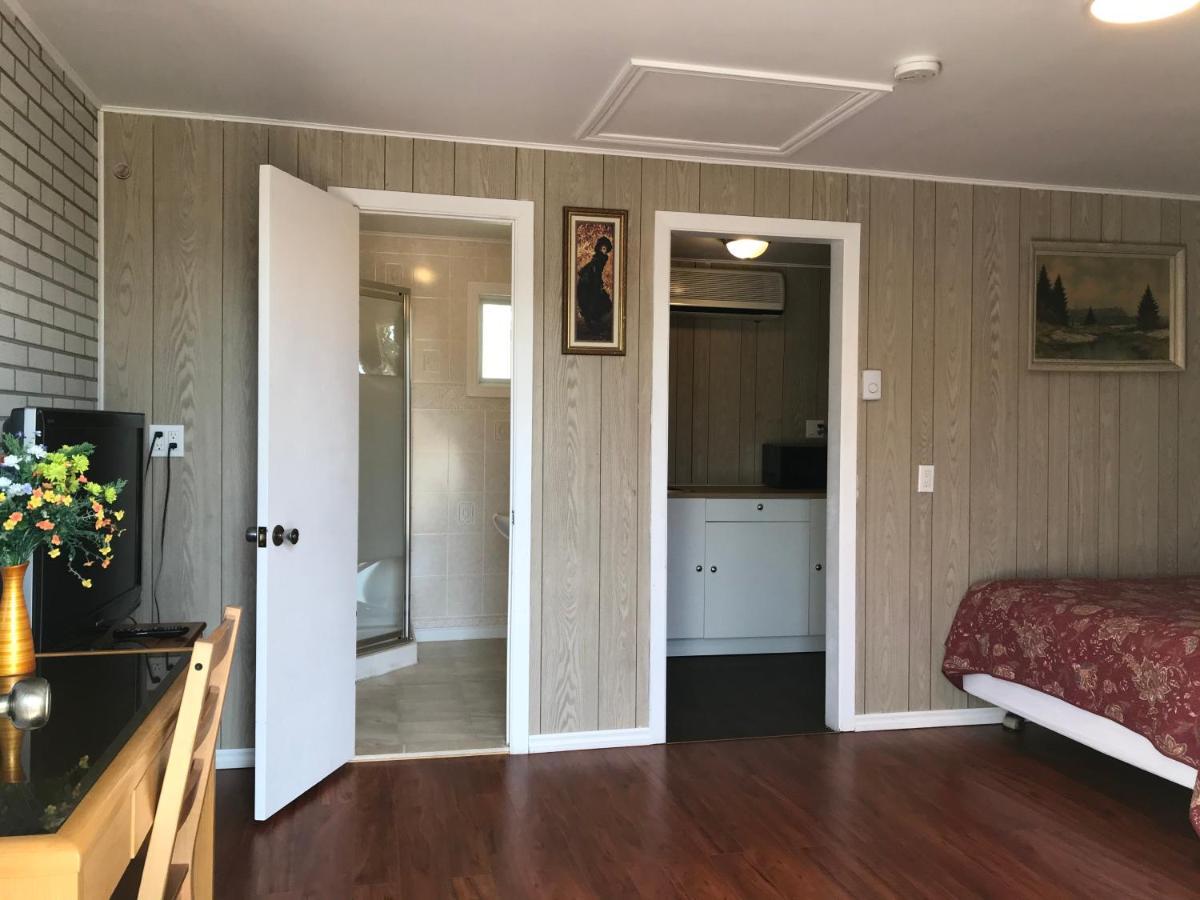 Motel Des Erables Coteau-du-Lac ภายนอก รูปภาพ