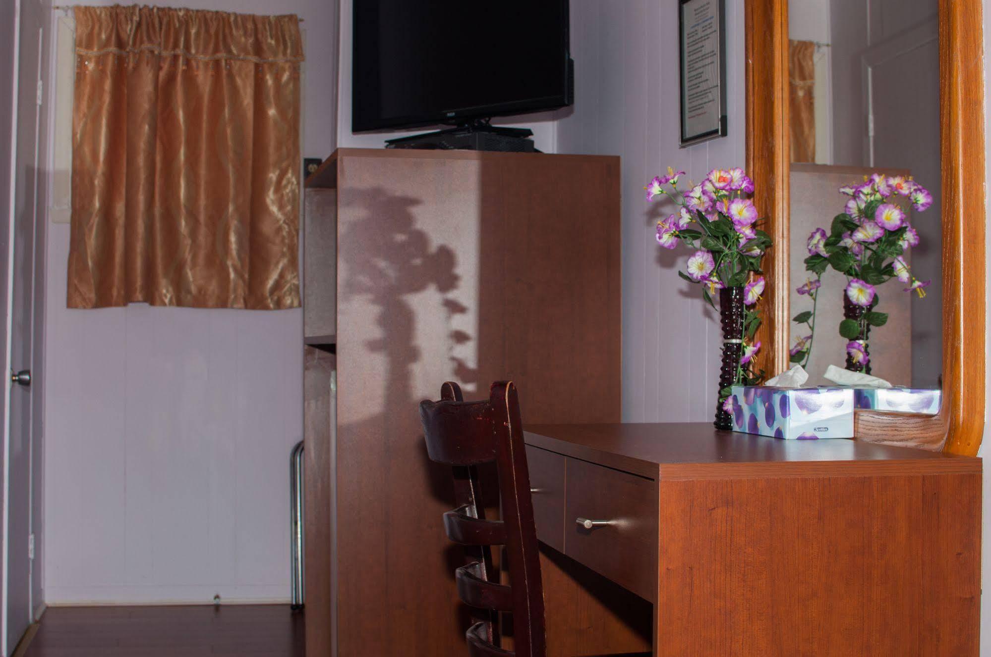 Motel Des Erables Coteau-du-Lac ภายนอก รูปภาพ