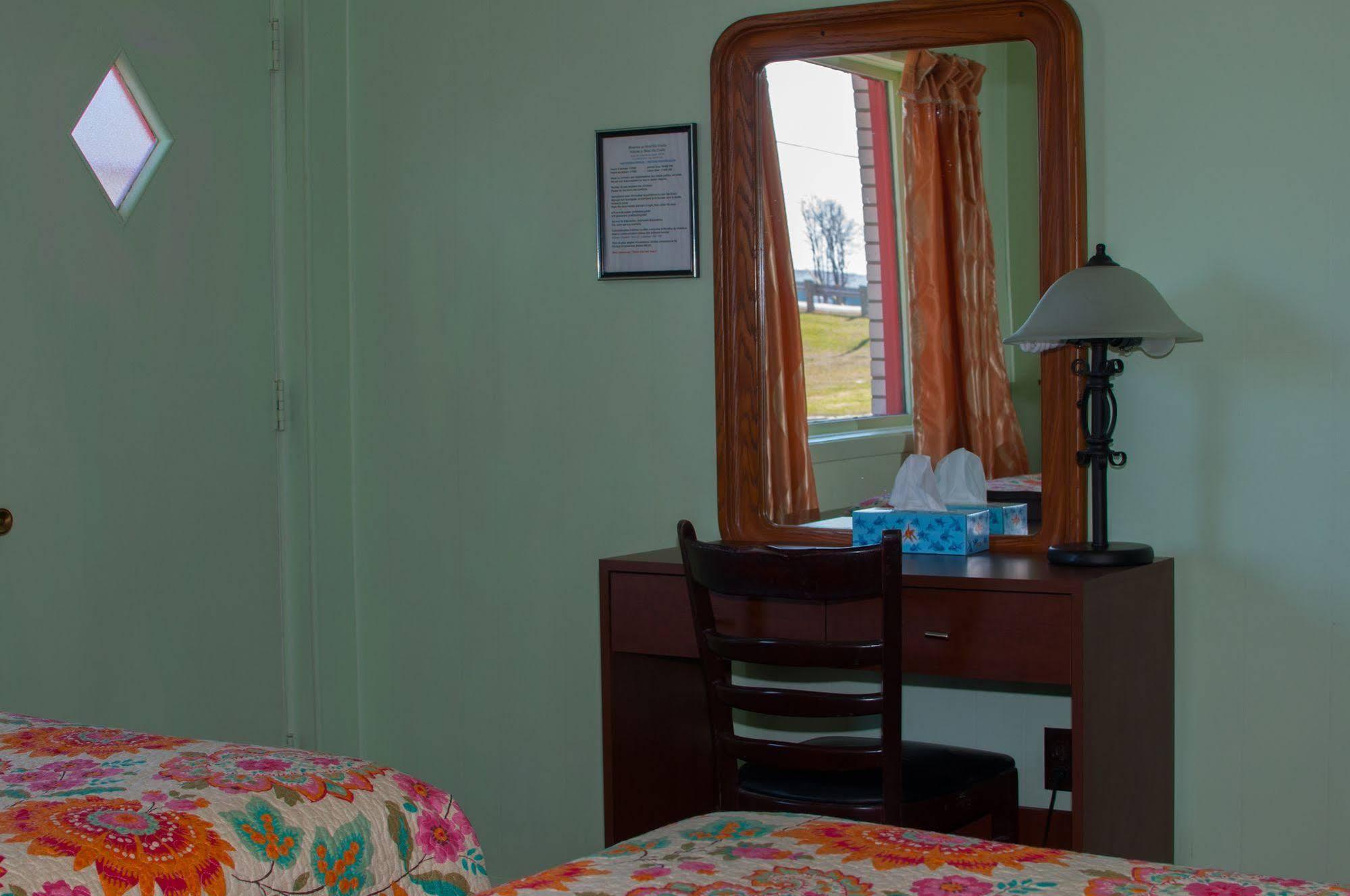 Motel Des Erables Coteau-du-Lac ภายนอก รูปภาพ