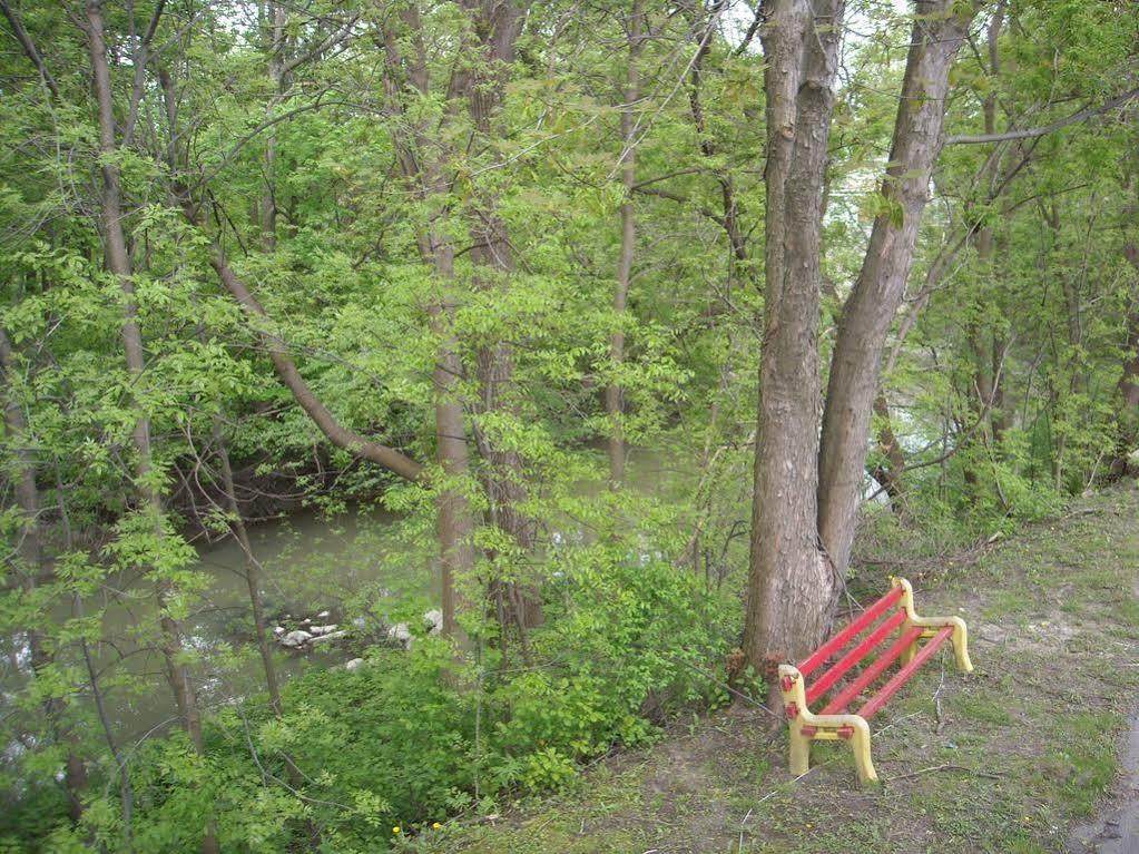 Motel Des Erables Coteau-du-Lac ภายนอก รูปภาพ