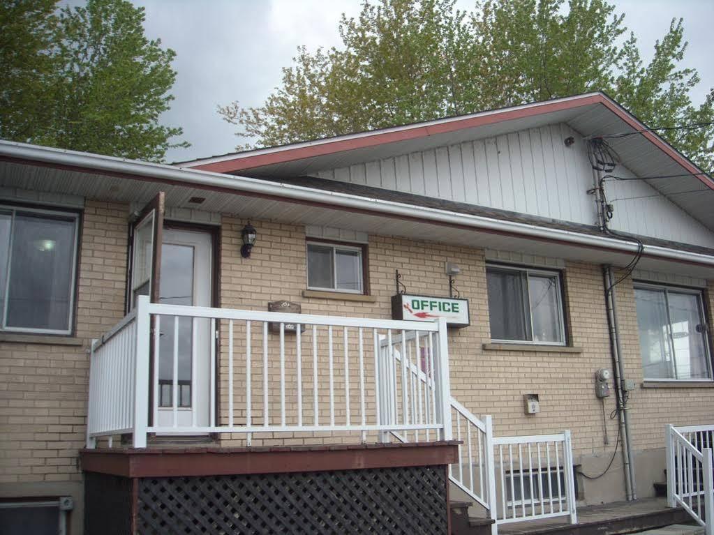 Motel Des Erables Coteau-du-Lac ภายนอก รูปภาพ
