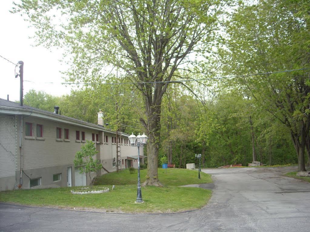 Motel Des Erables Coteau-du-Lac ภายนอก รูปภาพ