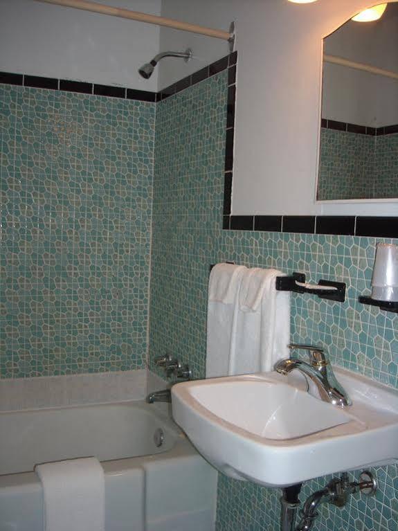Motel Des Erables Coteau-du-Lac ภายนอก รูปภาพ