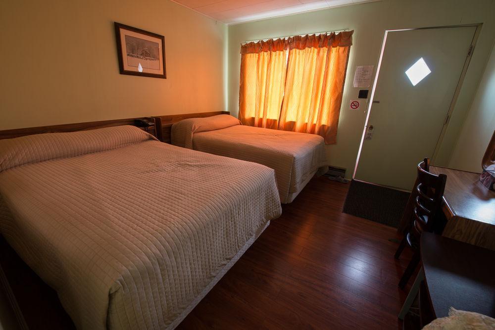 Motel Des Erables Coteau-du-Lac ภายนอก รูปภาพ