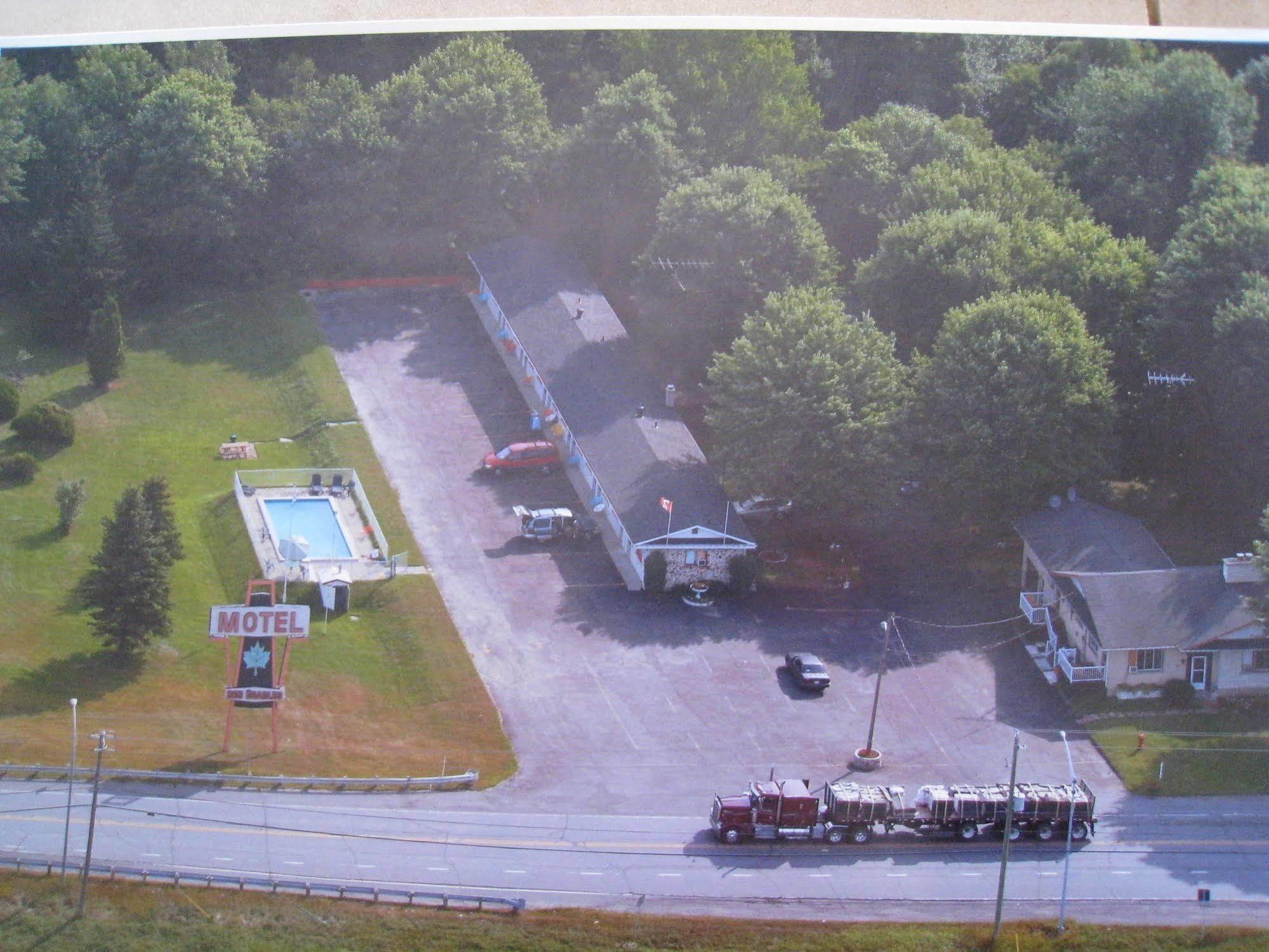 Motel Des Erables Coteau-du-Lac ภายนอก รูปภาพ